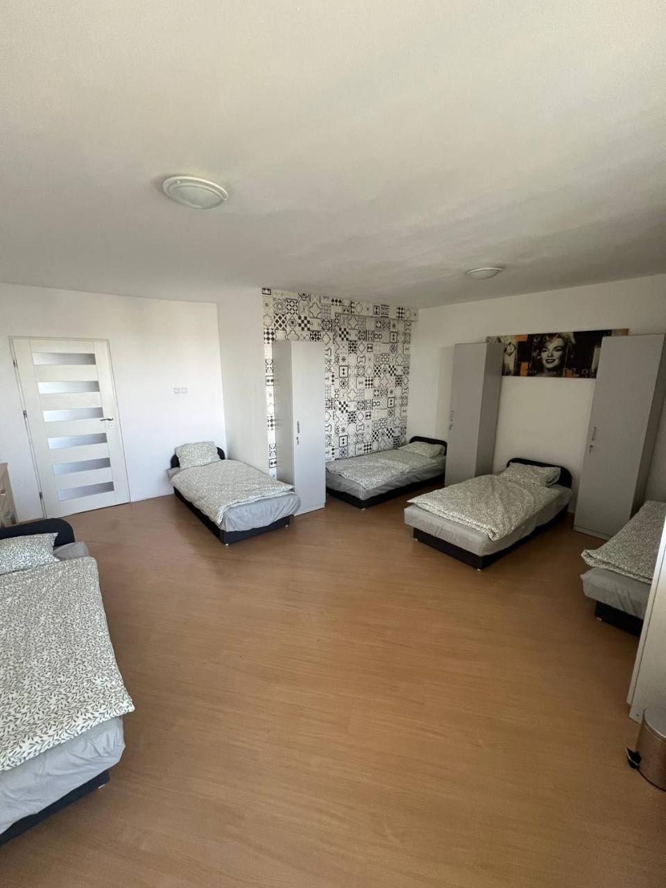 Hostel „U Sashka” Varsovie Extérieur photo